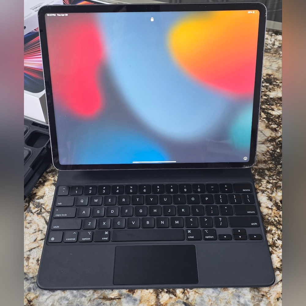 Wi-Fi Only Apple iPad Pro 12.9" 5th Gen 512 GB with Magic Keyboard & 2nd Gen Pen